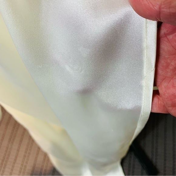 VERSAILLES Satiny Lace Off White Flowy Luxurious Long Dressing Gown Kimono Sz L - Picture 12 of 17